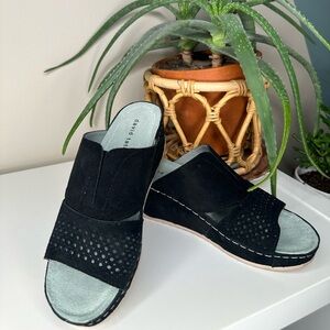 David Tate Black Suede Perforated Slide Sandals | Wedge Comfort Shoes | Size 7.5